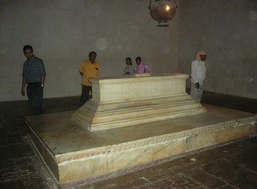 File:Akbar's Tomb Sikandra Agra India (3).JPG - Wikimedia Commons
