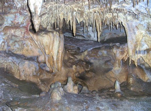 File:From inside the Marble Cave in Gadime,municipality of Lipjan 5.JPG -  Wikimedia Commons
