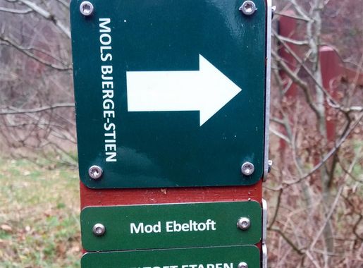 Fil:Mols Bjerge-stien skilt.jpg - Wikipedia, den frie encyklopædi