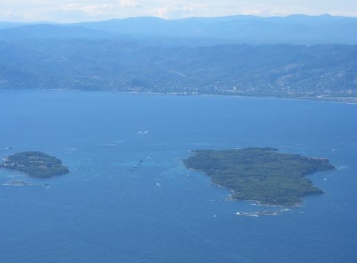 File:Aerial view of Îles de Lérins (cropped).jpg - Wikimedia Commons
