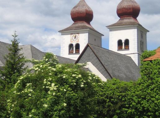 File:Millstatt Stiftskirche Nordost.jpg - Wikimedia Commons