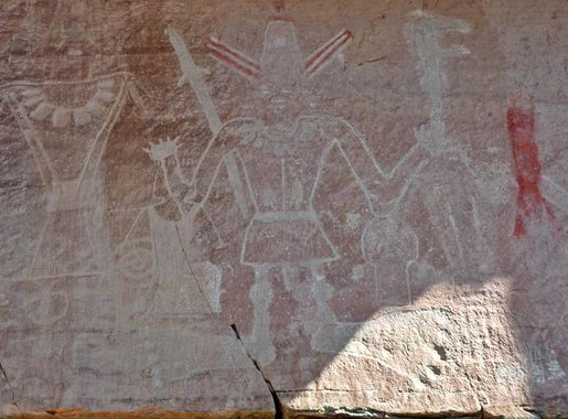 File:Bigfoot petroglyph panel McConkie Ranch Vernal Utah.jpeg - Wikimedia  Commons
