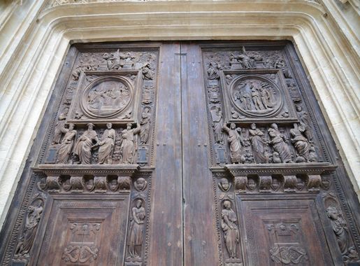 File:High-relief religious figures adorn doors - Eglise Saint-Maclou  (30812766511).jpg - Wikimedia Commons