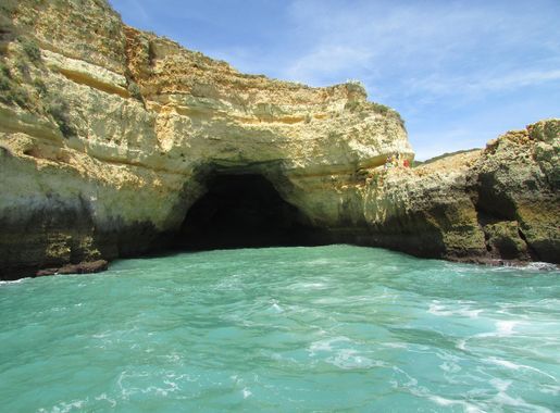 File:02-05-2017 Sea cave near Praia de Benagil.JPG - Wikimedia Commons