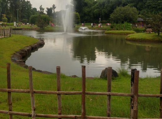 File:Pune-Okayama Friendship Garden.jpg - Wikimedia Commons