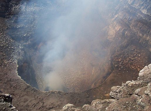 File:Crater of Masaya Volcano , Nicaragua - panoramio.jpg - Wikimedia  Commons