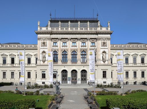 File:Graz - Universität, Hauptgebäude (a).JPG - Wikimedia Commons