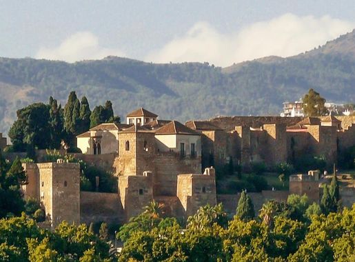 Archivo:Alcazaba de Málaga desde el puerto edited.JPG - Wikipedia, la  enciclopedia libre