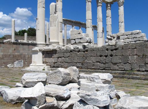 File:Bergama acropolis.JPG - Wikimedia Commons