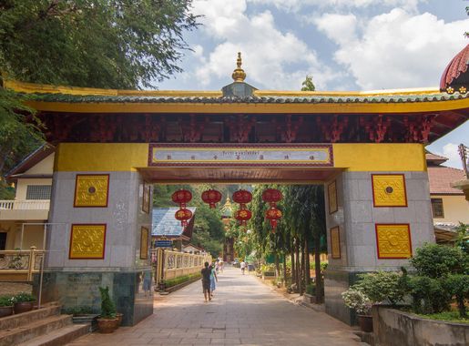 File:2016-04-08 Tiger Cave Temple 27.jpg - Wikimedia Commons