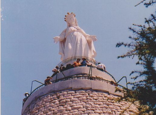 File:Harissa, Lebanon. Statue of Virgin, 2000.jpeg - Wikimedia Commons
