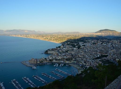File:Castellammare del golfo Panorama dal Belvedere - panoramio (2).jpg -  Wikimedia Commons