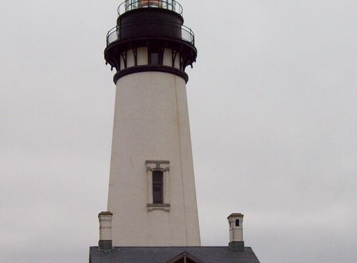 File:Yaquina Head Lighthouse Oregon 2010.jpg - Wikimedia Commons