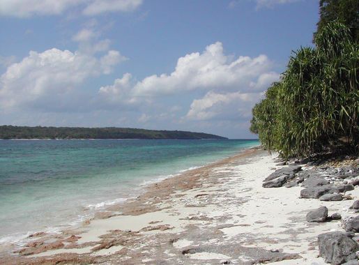 Berkas:Valu Beach, Tutuala, Lautem, Timor-Leste (8 Apr 2003) with Jaco  Island to left.jpg - Wikipedia bahasa Indonesia, ensiklopedia bebas