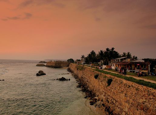 File:GALLE FORT AT SUNSET SRI LANKA JAN 2013 (8509060483).jpg - Wikimedia  Commons