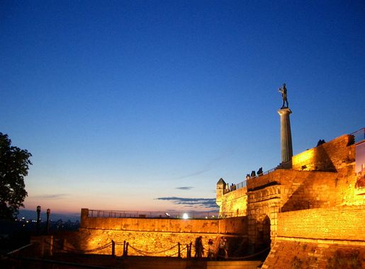 File:Калемегдан, споменик Побједник, Биоград.jpg - Wikipedia