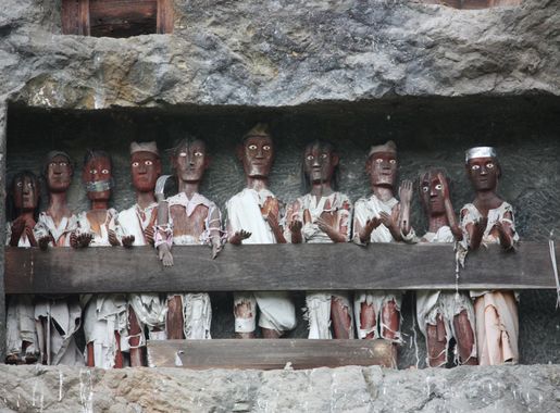 File:Tana Toraja, Lemo, tau taus (6969212585).jpg - Wikimedia Commons