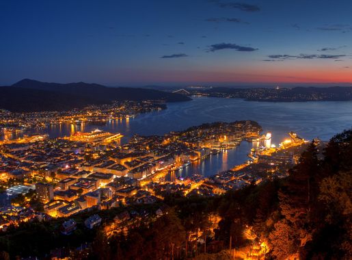 File:Night view from Mount Floyen - Bergen, Norway.jpg - Wikimedia Commons