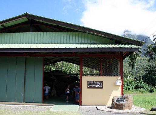 File:Atuona - Espace Jacques Brel.JPG - Wikimedia Commons