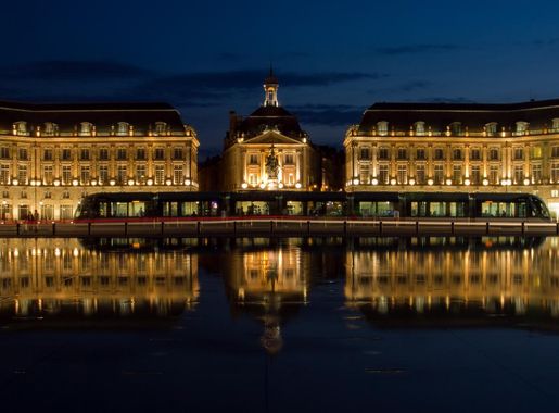 File:Miroir d'eau place de la bourse à Bordeaux.jpg - Wikipedia