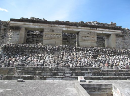 Archivo:Zona arqueológica de Mitla.JPG - Wikipedia, la enciclopedia libre