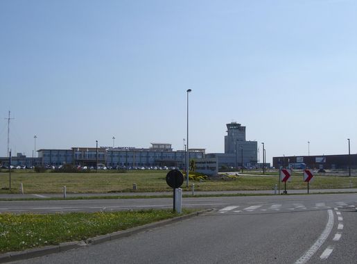 File:Oostende - Airport 1.jpg - Wikimedia Commons