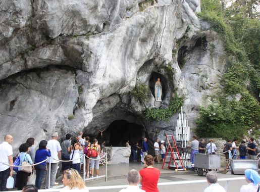 File:Lourdes IMG 9322.JPG - Wikimedia Commons