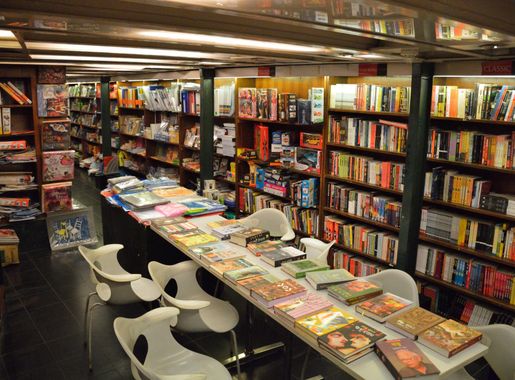 File:Books - Oxford Bookstore - 15 Park Street - Kolkata 2015-10-10  5497.JPG - Wikimedia Commons