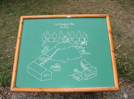 File:IMG 2464 schematic map of site of La Hougue Bie Jersey.JPG - Wikimedia  Commons