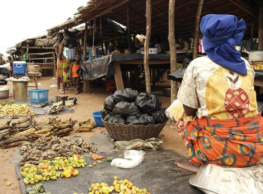 Fichier:Le marché de la ville de Taï, aux portes du Parc national de Taï en  Côte d'Ivoire..JPG — Wikipédia