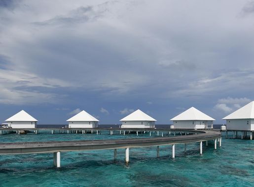 File:Diamonds Thudufushi Beach and Water Villas, May 2017 -03.jpg -  Wikimedia Commons