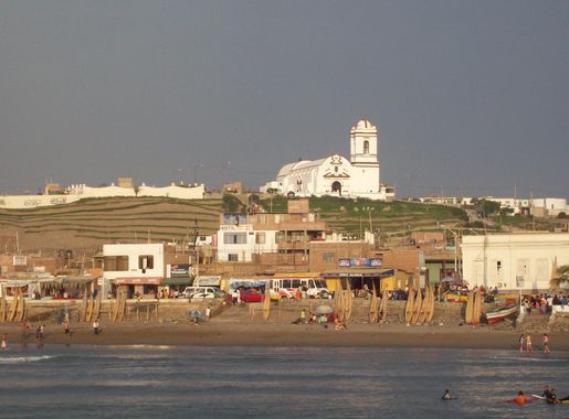 File:Vista de Huanchaco, Perú.JPG - Wikipedia