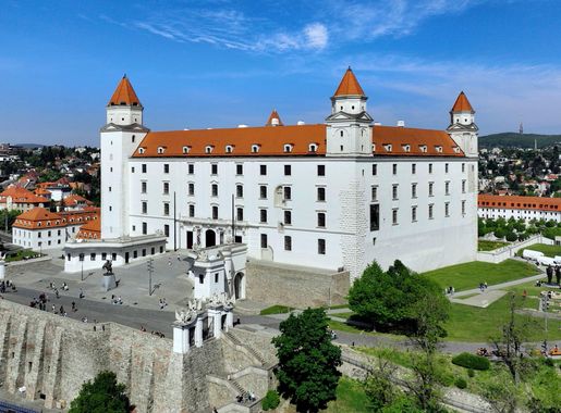 File:Bratislava - Burg (b).JPG - Wikimedia Commons