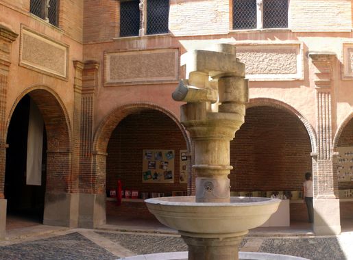 File:Musée Augustins - Fontaine.jpg - Wikimedia Commons