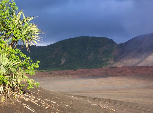 File:Vanuatu Tanna Yasur.JPG - Wikimedia Commons