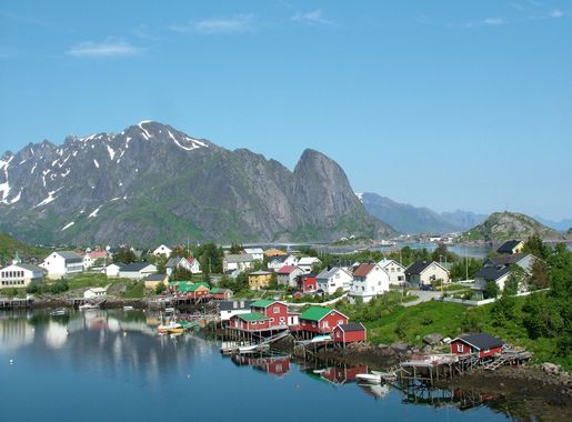 File:Reine Lofoten.jpg - Wikimedia Commons