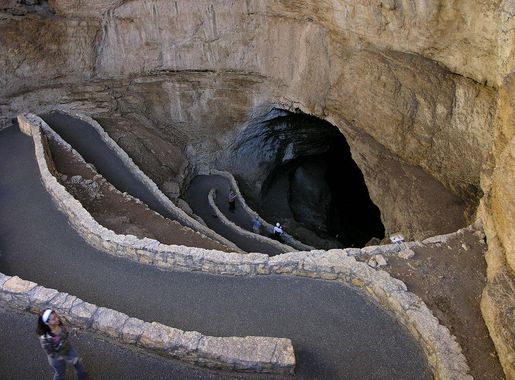 File:Switchbacks in Carlsbad Cavern.JPG - Wikimedia Commons