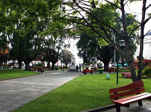 File:Chile - Puerto Varas - Plaza de Armas.jpg - Wikimedia Commons