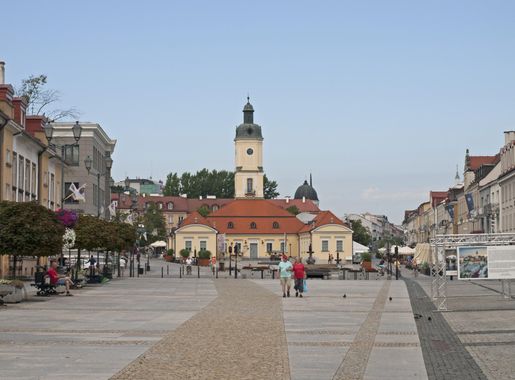 File:Rynek Kościuszki and Town Hall in Białystok.jpg - Wikimedia Commons