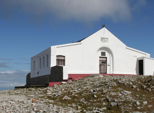 File:Croagh-patrick-chapel.jpg - Wikimedia Commons
