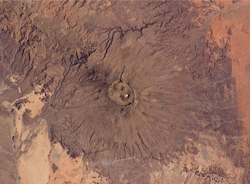 ملف:Emi Koussi Volcano, Chad From ISS.JPG - ويكيبيديا