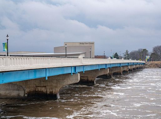File:High Waters on Des Moines River - Bridge View Center, Ottumwa, Iowa  (47446723622).jpg - Wikimedia Commons