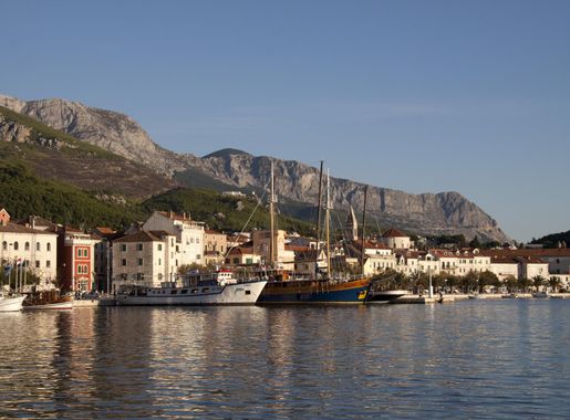 File:Makarska Harbour 4.jpg - Wikimedia Commons