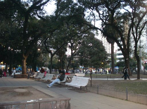 Archivo:PLAZA INDEPENDENCIA, CIUDAD DE TUCUMÁN..JPG - Wikipedia, la  enciclopedia libre