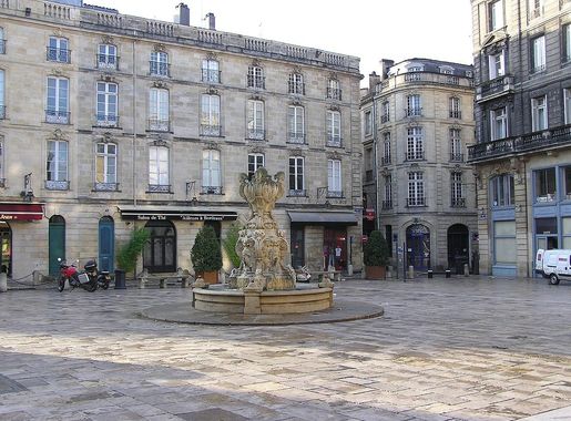 Fichier:Bordeaux place du parlement 2.JPG — Wikipédia