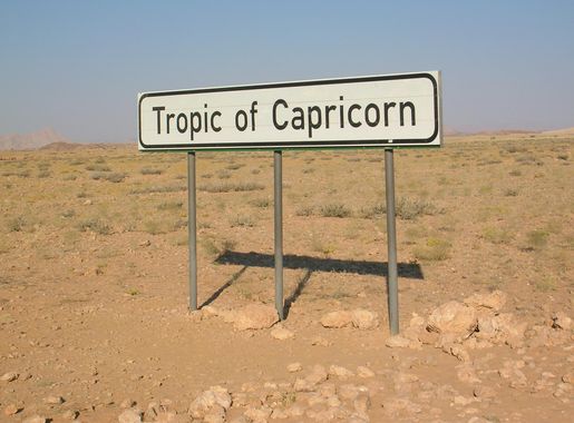 File:Tropic of Capricorn sign.JPG - Wikimedia Commons
