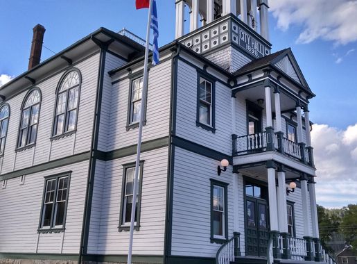File:Kaslo, British Columbia Village Hall, erected 1898.jpg - Wikimedia  Commons