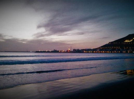 File:Agadir beach by nighte.jpg - Wikimedia Commons