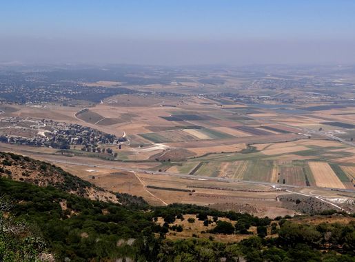 File:Tel Kashish & Jezreel Valley (1).JPG - Wikimedia Commons