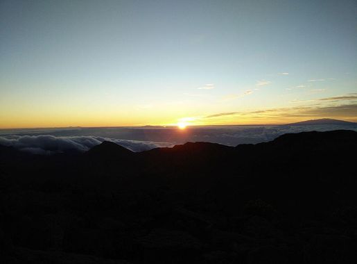 File:Sunrise at Haleakalā national park.jpg - Wikimedia Commons